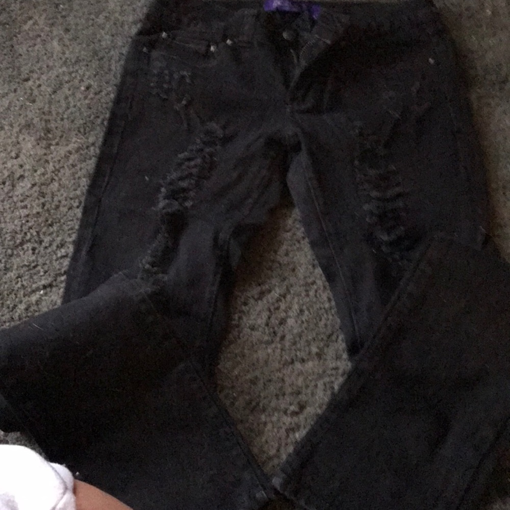 Miley Cyrus black jeans